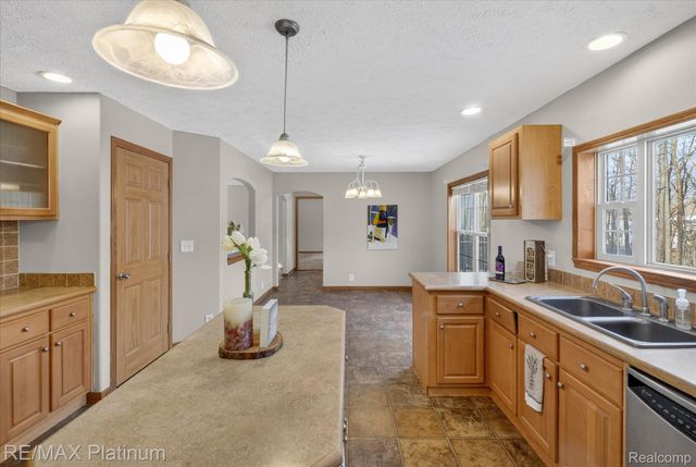 2670 E Maple Road, Milford Charter Township, MI 48381