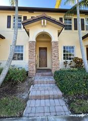 9041 SW 227th St 5, Cutler Bay, FL 33190