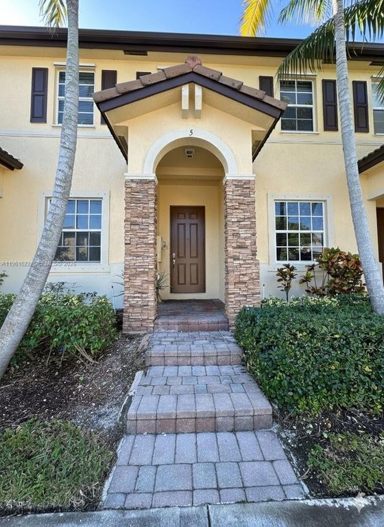 9041 SW 227th St 5, Cutler Bay, FL 33190