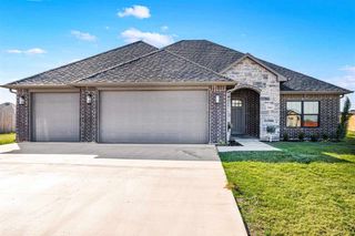 5461 NE Tadpole Dr, Elgin, OK 73538