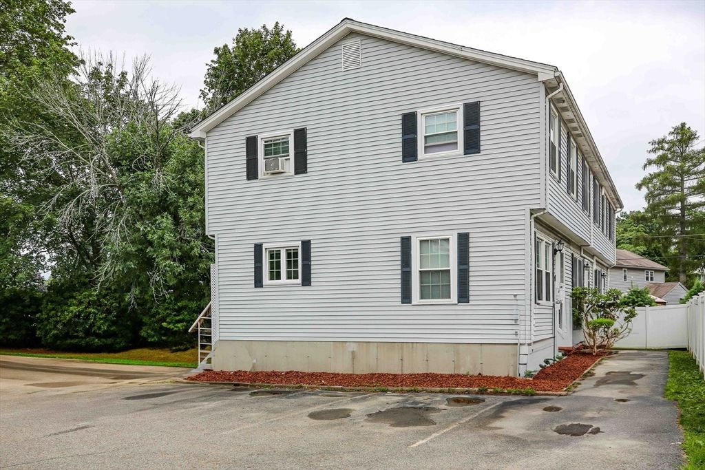 18 Massasoit Rd B, Worcester, MA 01604