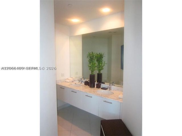 55 SE 6th St 4102, Miami, FL 33131