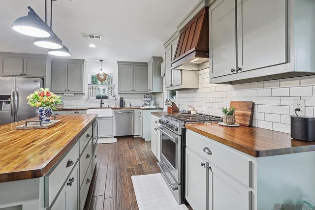 12409 Partridgewood Dr, Baker, LA 70714