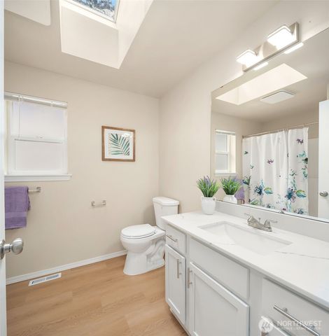 22521 SE 267th St, Maple Valley, WA 98038