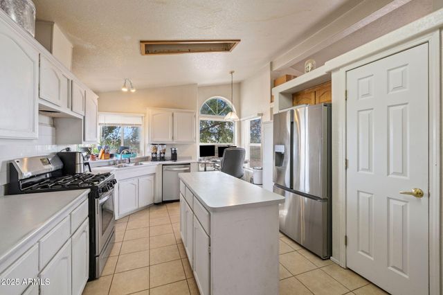 24975 N NAPLES Street, Paulden, AZ 86334