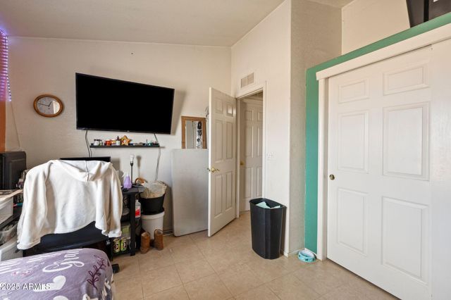 24975 N NAPLES Street, Paulden, AZ 86334