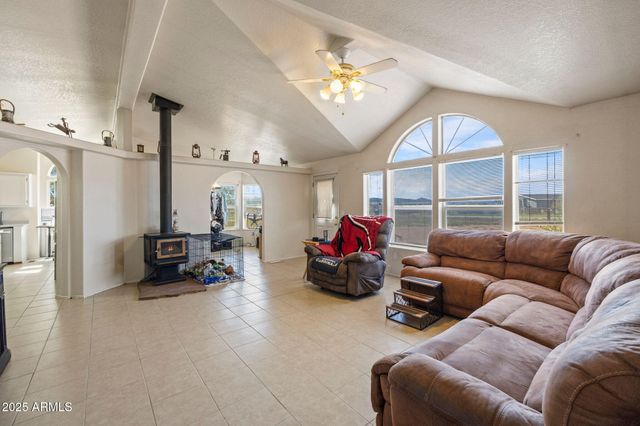 24975 N NAPLES Street, Paulden, AZ 86334