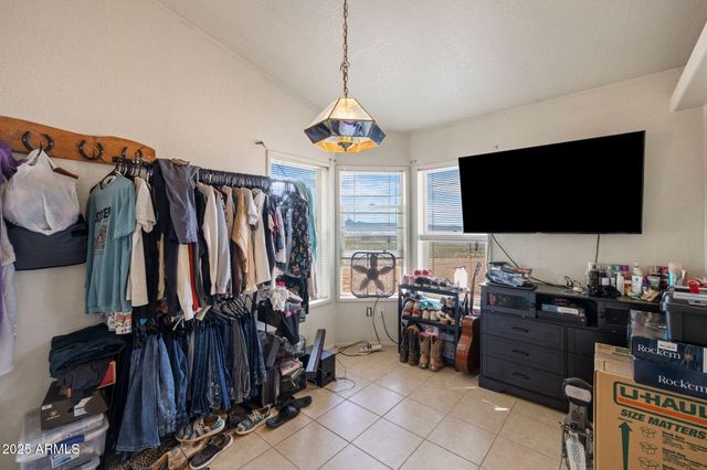 24975 N NAPLES Street, Paulden, AZ 86334