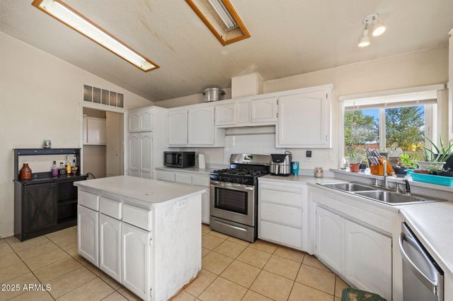 24975 N NAPLES Street, Paulden, AZ 86334