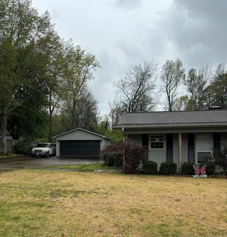 1406 Wildwood Drive, Nashville, AR 71852