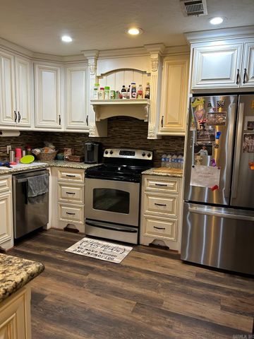 1406 Wildwood Drive, Nashville, AR 71852