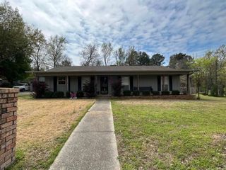 1406 Wildwood Drive, Nashville, AR 71852