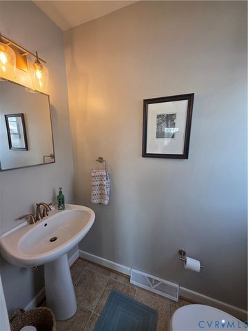 6243 Violet Cir, Mechanicsville, VA 23111