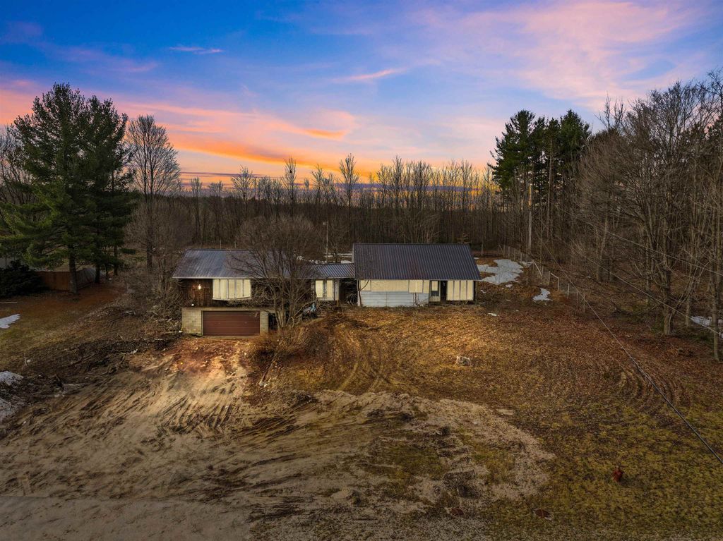 266 E Main Street, Kingsley, MI 49649