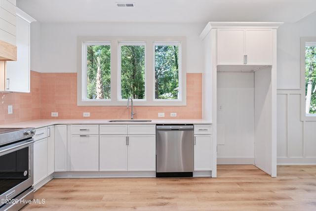 1106 Tree Canopy Way, Wilmington, NC 28403