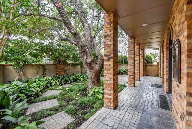 1601 Nantucket Drive A, Houston, TX 77057