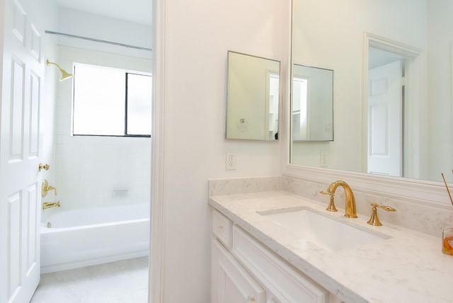 1601 Nantucket Drive A, Houston, TX 77057
