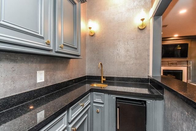 1601 Nantucket Drive A, Houston, TX 77057