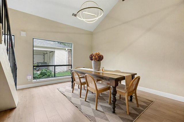 1922 Pepper Hill Way, Houston, TX 77058