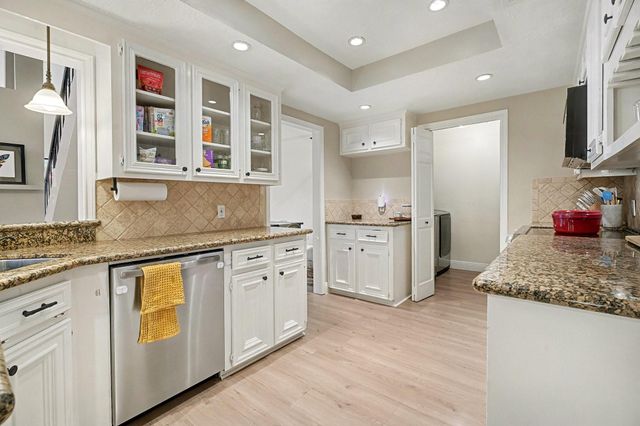 1922 Pepper Hill Way, Houston, TX 77058