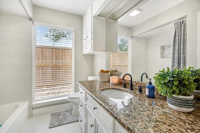 1922 Pepper Hill Way, Houston, TX 77058