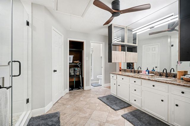 1922 Pepper Hill Way, Houston, TX 77058