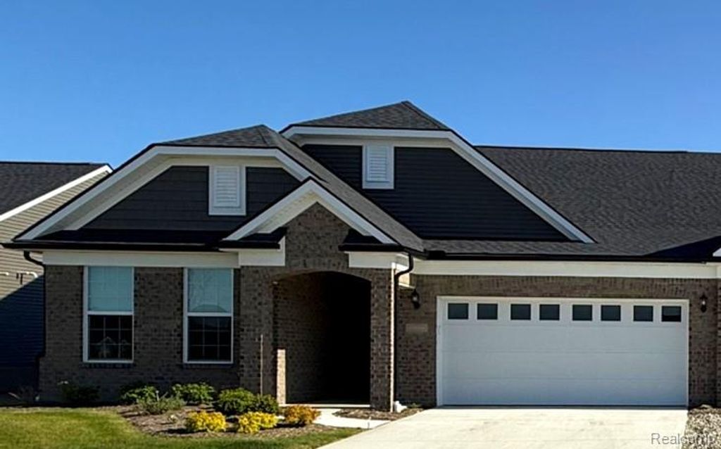42728 Arbor Drive, Clinton Charter Township, MI 48038