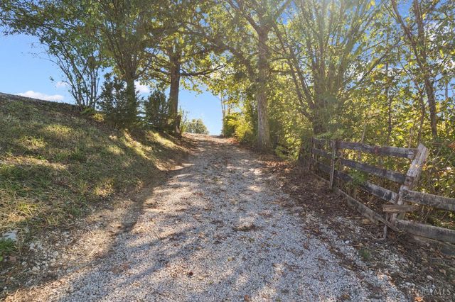 917 Logans Lane, West Union, OH 45693