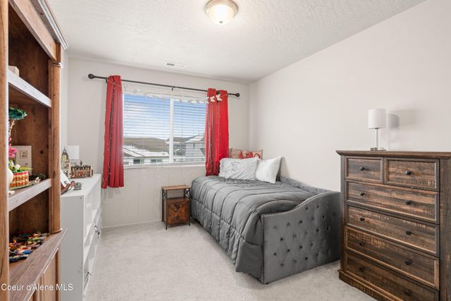 9785 N Berkshire ST, Hayden, ID 83835