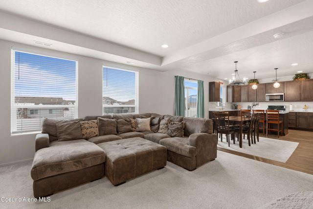 9785 N Berkshire ST, Hayden, ID 83835