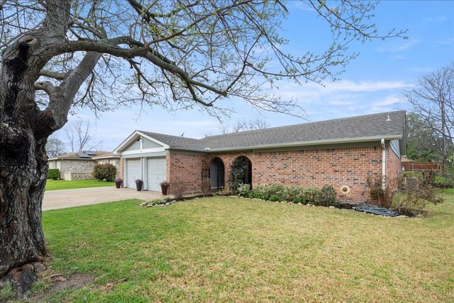 1405 Timberline Drive, Benbrook, TX 76126