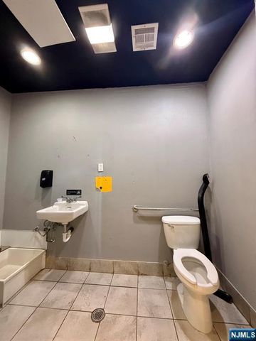 534 Kearny Avenue STORE RIGHT, Kearny, NJ 07032