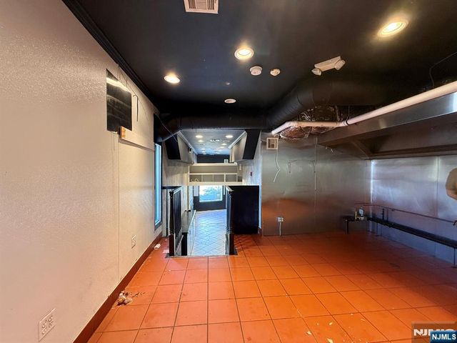 534 Kearny Avenue STORE RIGHT, Kearny, NJ 07032