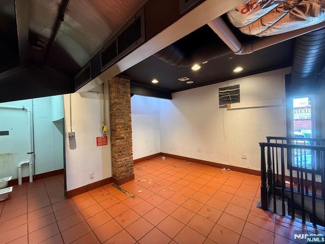 534 Kearny Avenue STORE RIGHT, Kearny, NJ 07032