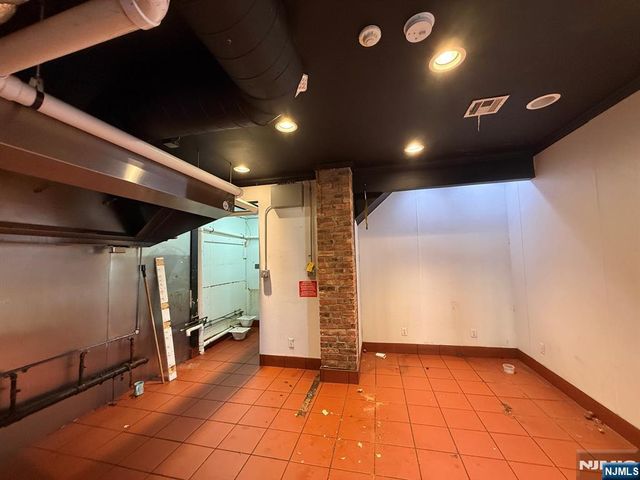 534 Kearny Avenue STORE RIGHT, Kearny, NJ 07032