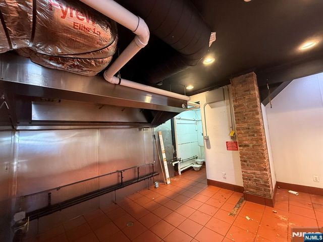 534 Kearny Avenue STORE RIGHT, Kearny, NJ 07032