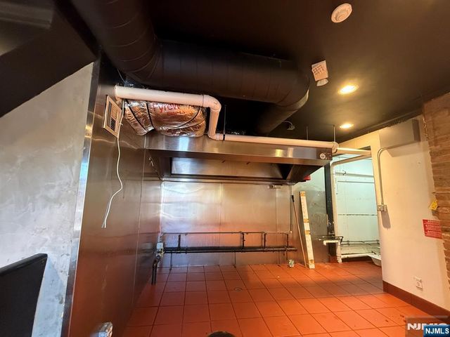534 Kearny Avenue STORE RIGHT, Kearny, NJ 07032