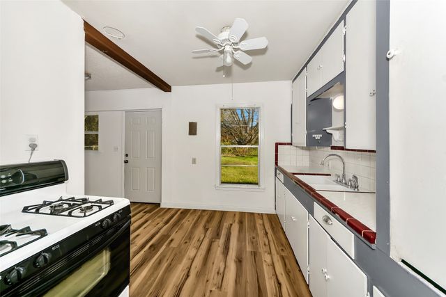 908 Yale Street, River Oaks, TX 76114