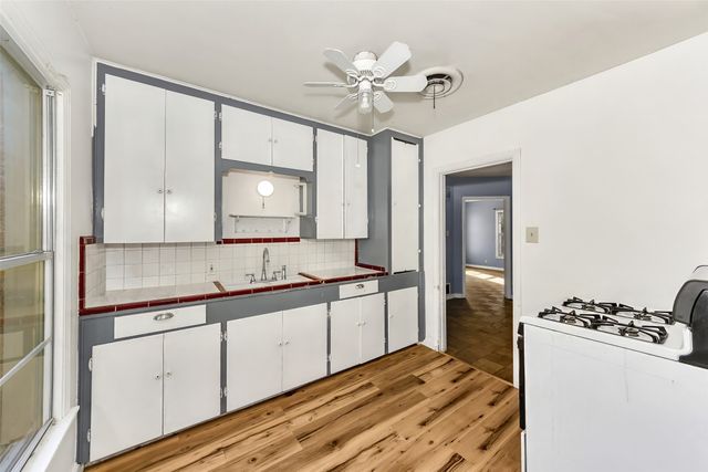 908 Yale Street, River Oaks, TX 76114