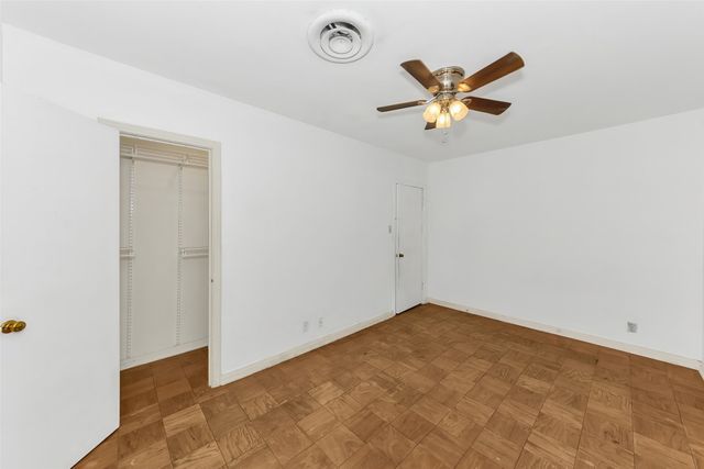 908 Yale Street, River Oaks, TX 76114