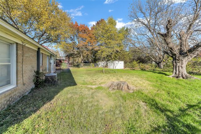 908 Yale Street, River Oaks, TX 76114