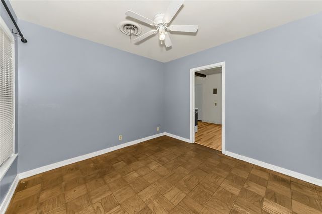 908 Yale Street, River Oaks, TX 76114