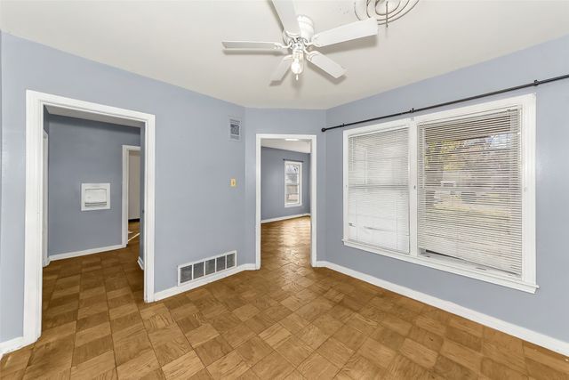 908 Yale Street, River Oaks, TX 76114