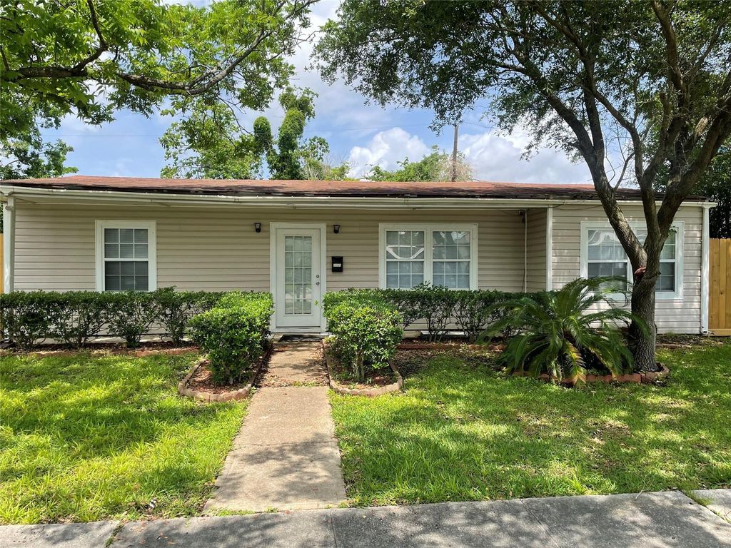 1701 Utah Street, Baytown, TX 77520