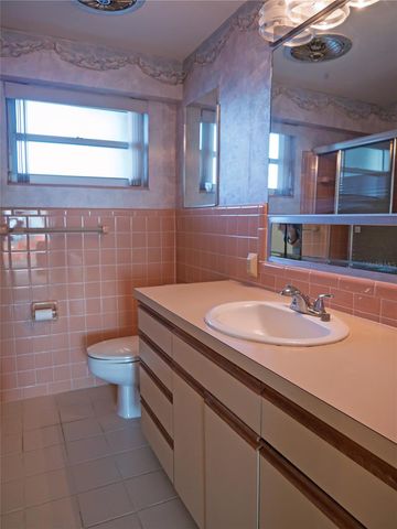 7000 BEACH PLAZA 202, St Pete Beach, FL 33706