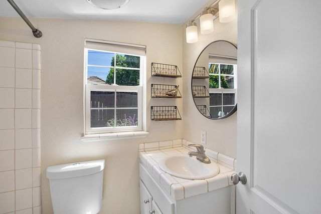 4948-4946 10th Ave, Sacramento, CA 95820