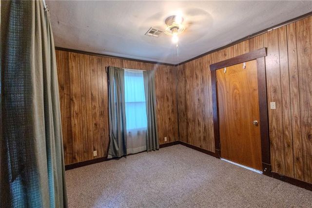 1104 W 4th Street, Coffeyville, KS 67337