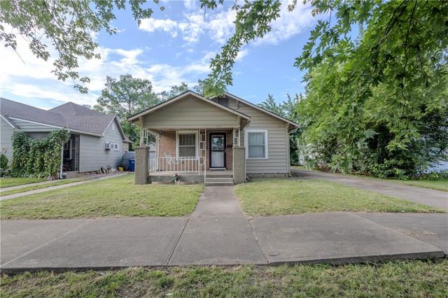 1104 W 4th Street, Coffeyville, KS 67337