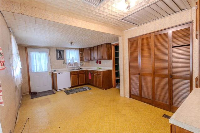 1104 W 4th Street, Coffeyville, KS 67337