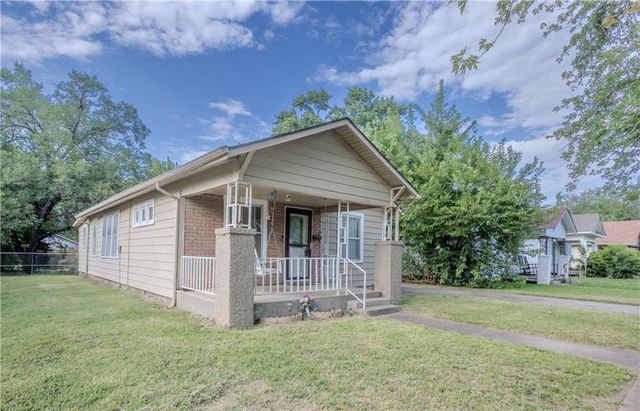 1104 W 4th Street, Coffeyville, KS 67337